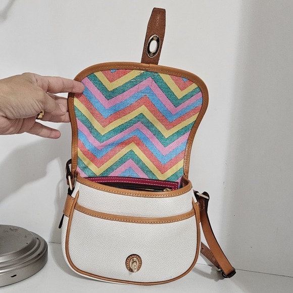 Like New!Dooney And Bourke Ivory/tan leather Shoulder bag - Picture 3 of 15